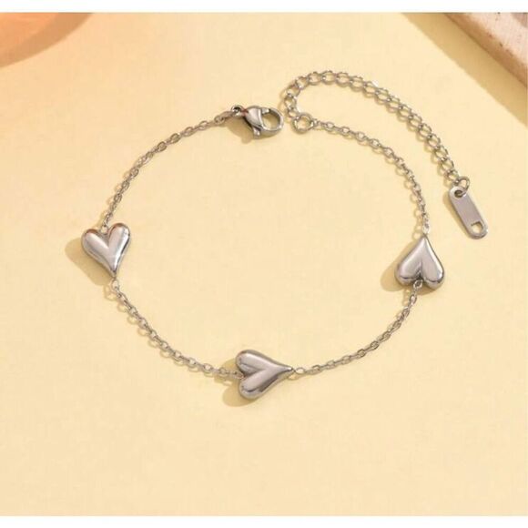 Silver Heart Bracelet - Picture 7 of 9